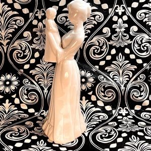 Mother and child white figurine